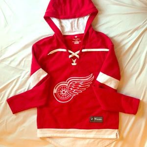Fanatics Red Wing sweatshirt